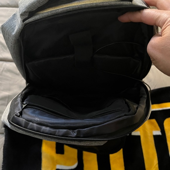 Mancro Laptop/bookbag - Picture 9 of 17